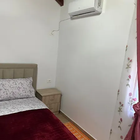 Zefi Rrencc Apartment