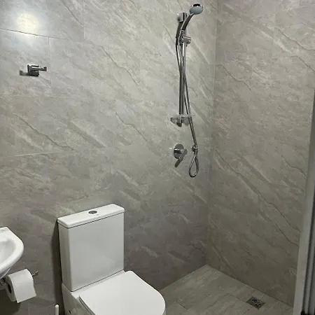 Zefi Rrencc *