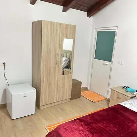 Apartament Zefi Rrencc *